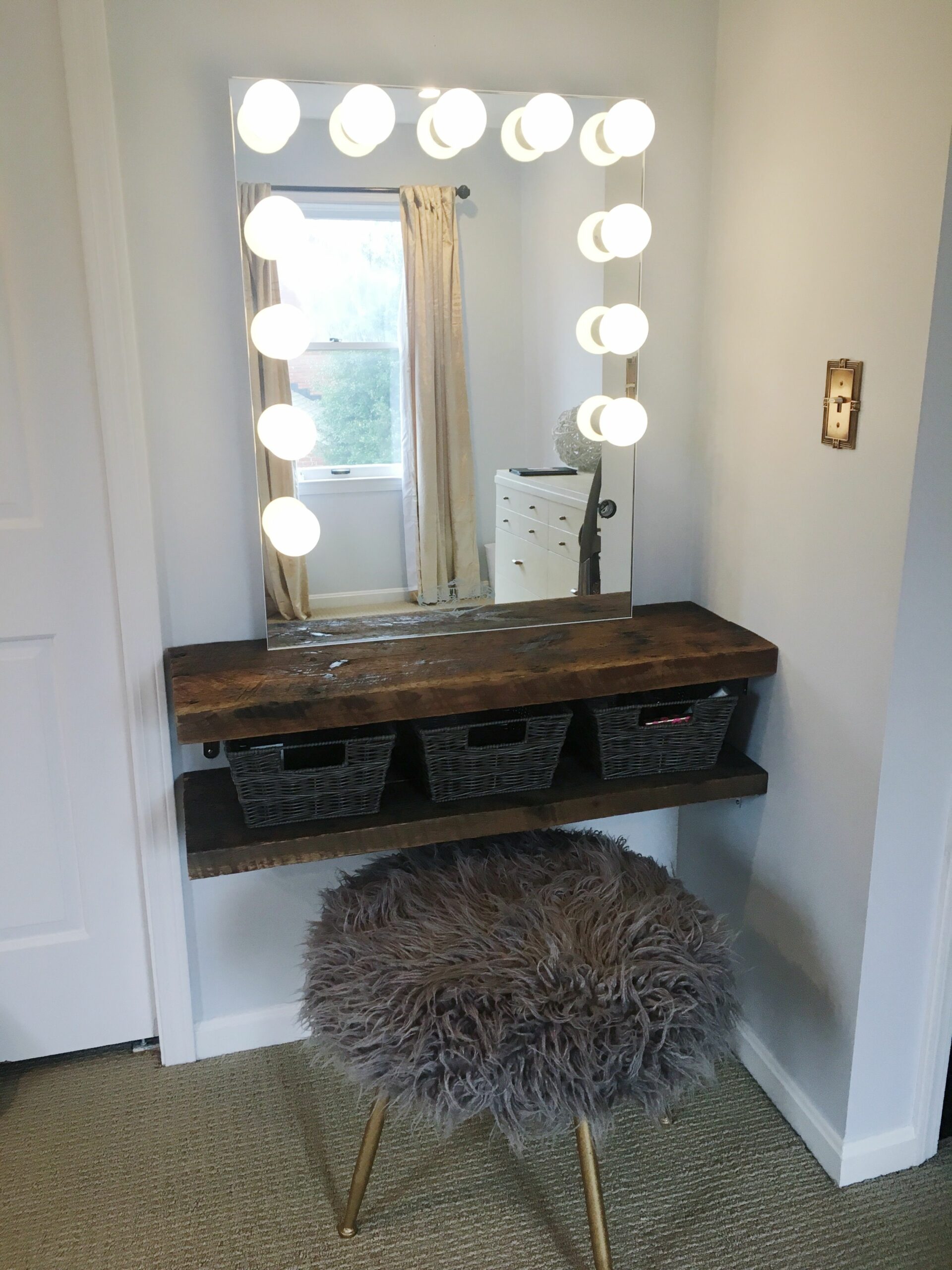 Diy Makeup Vanity