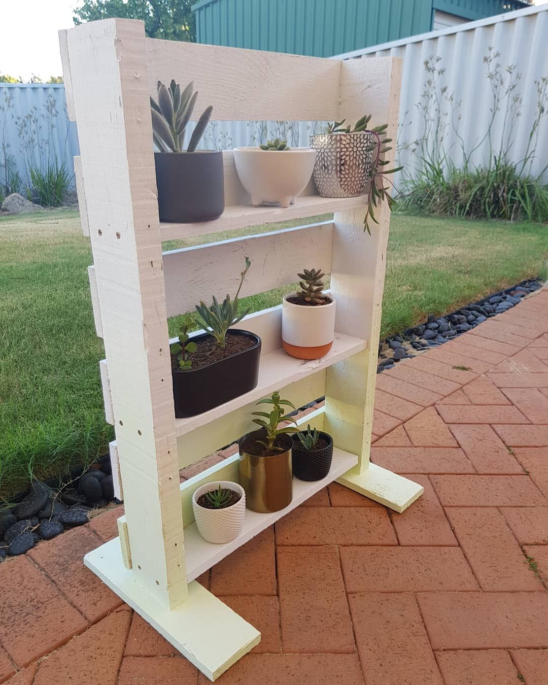 Diy Pallet Shelves For Plants